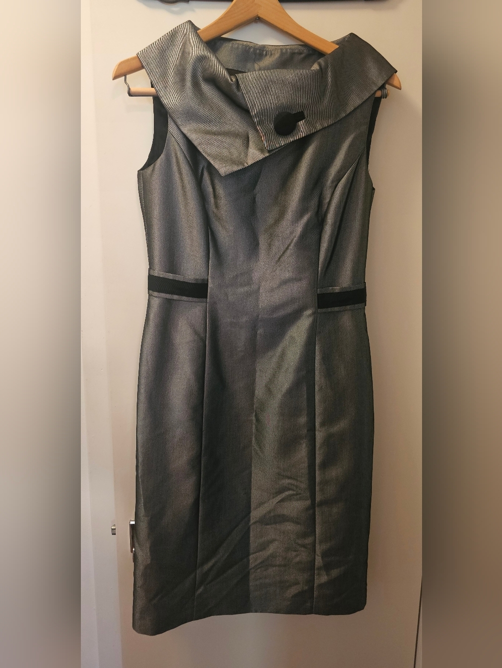 ANTONIO MELANI Gray Satin Finish Knee-Length Sleeveless Sheath Dress - Size 4
